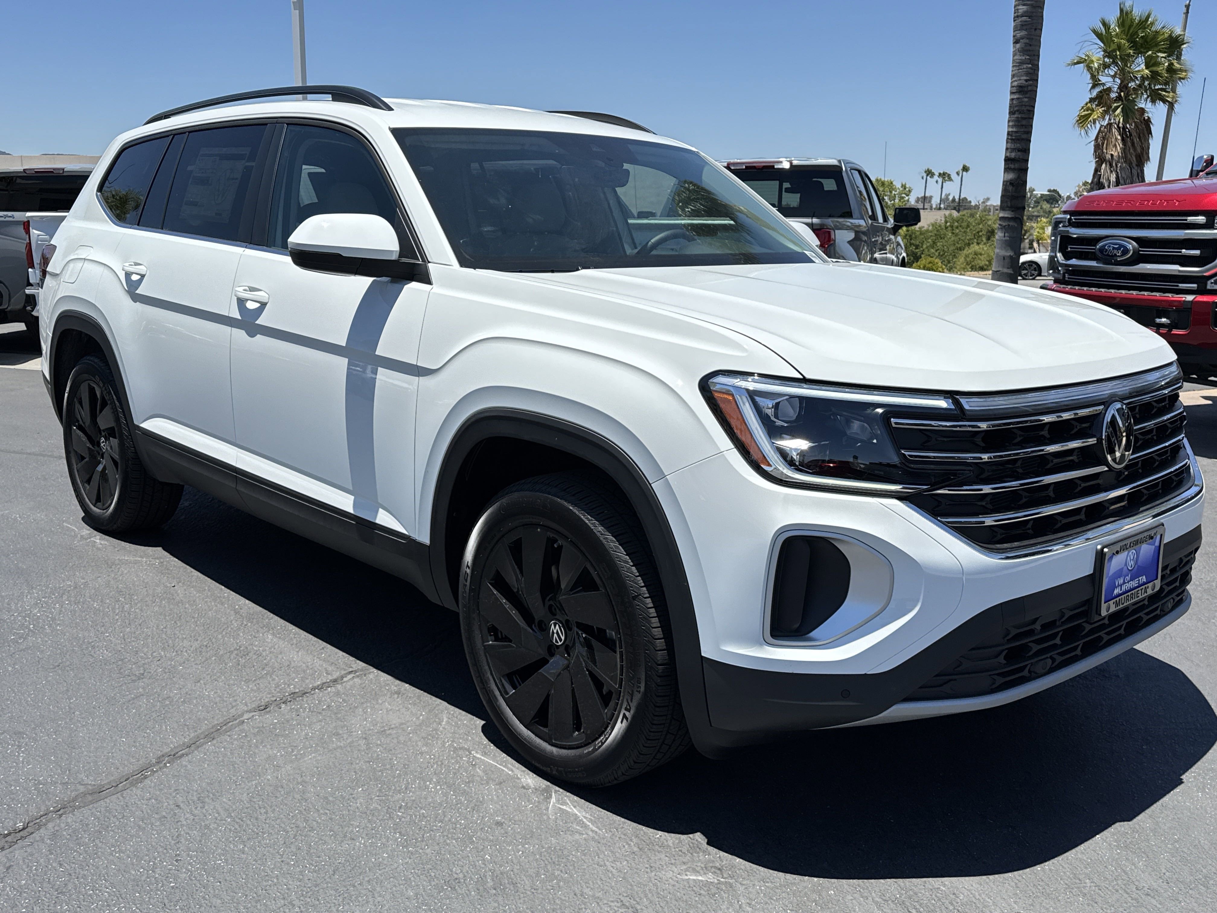 Used 2025 Volkswagen Atlas SE image 2