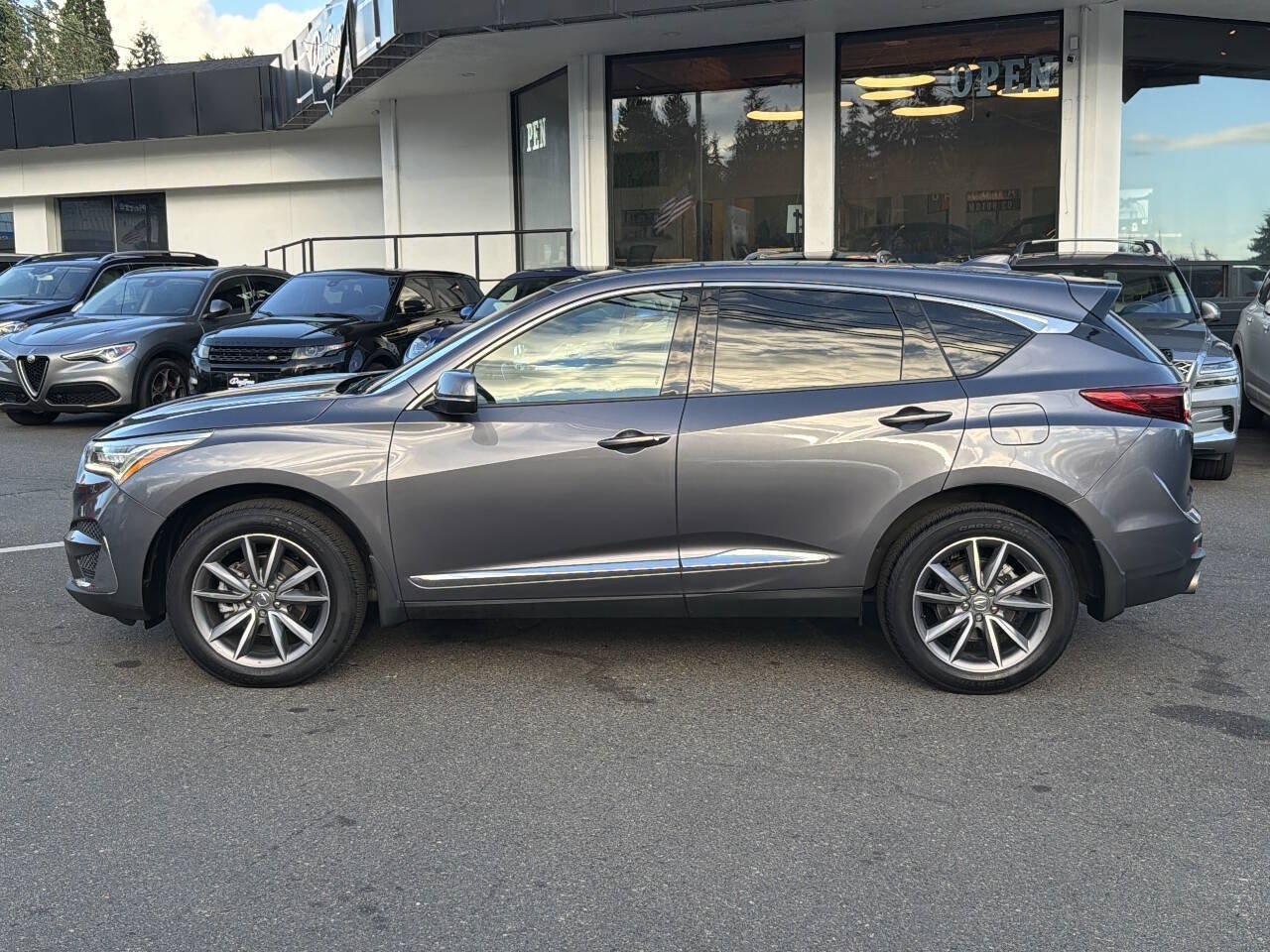 Used 2021 Acura RDX w/ Technology Package AWD/4WD image 2