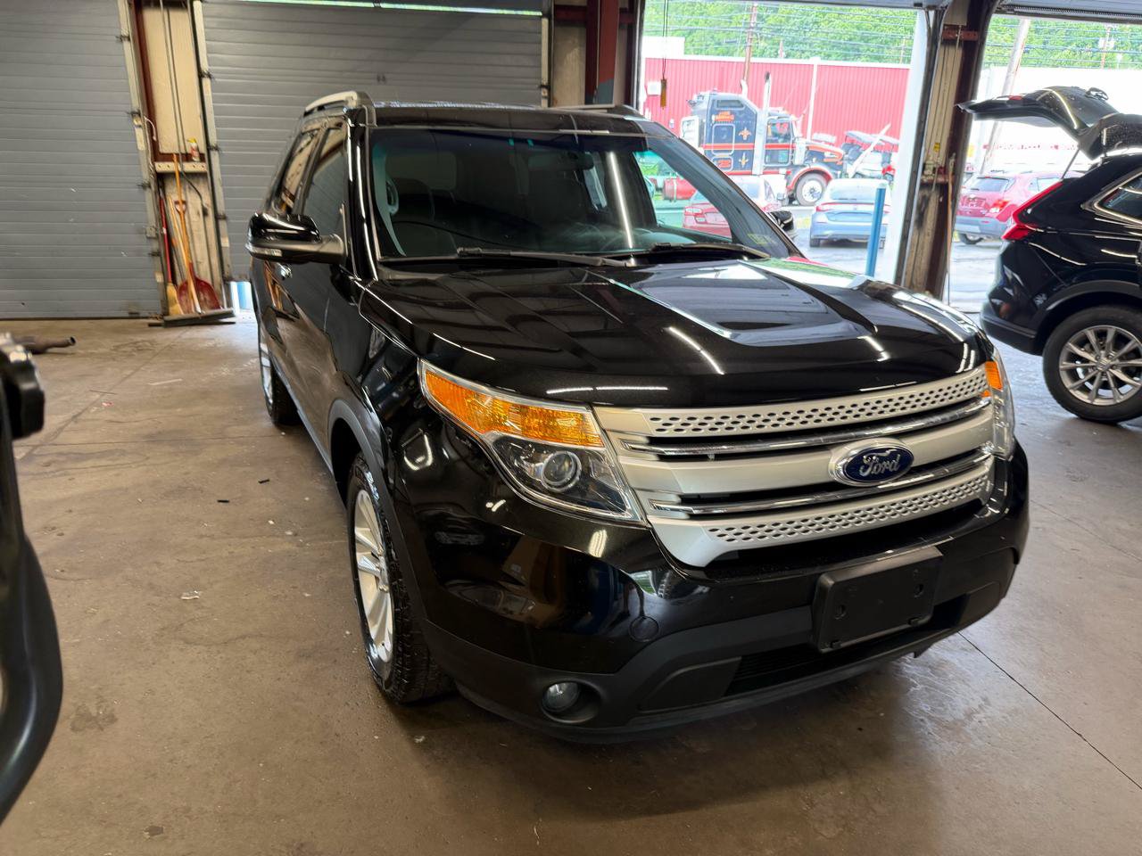 Used 2015 Ford Explorer XLT AWD/4WD image 3