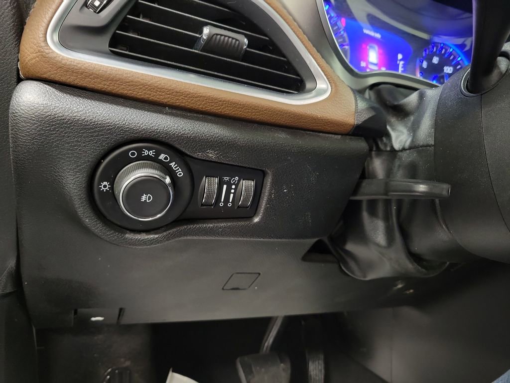 Used 2020 Chrysler Pacifica Limited image 22