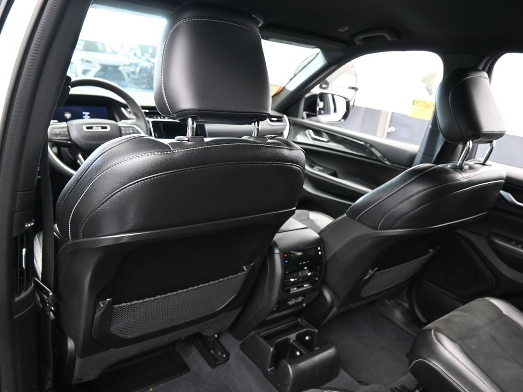 Used 2023 Jeep Grand Cherokee L Laredo RWD image 32