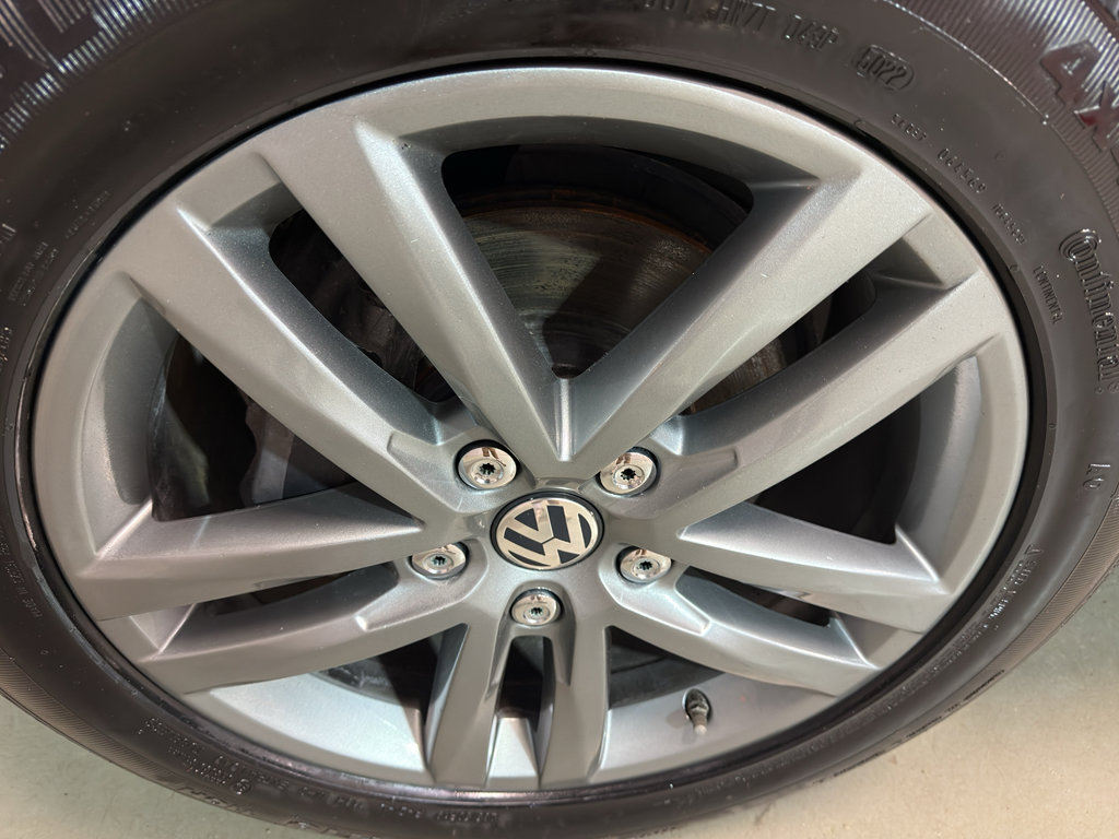 Used 2016 Volkswagen Touareg TDI AWD/4WD image 34