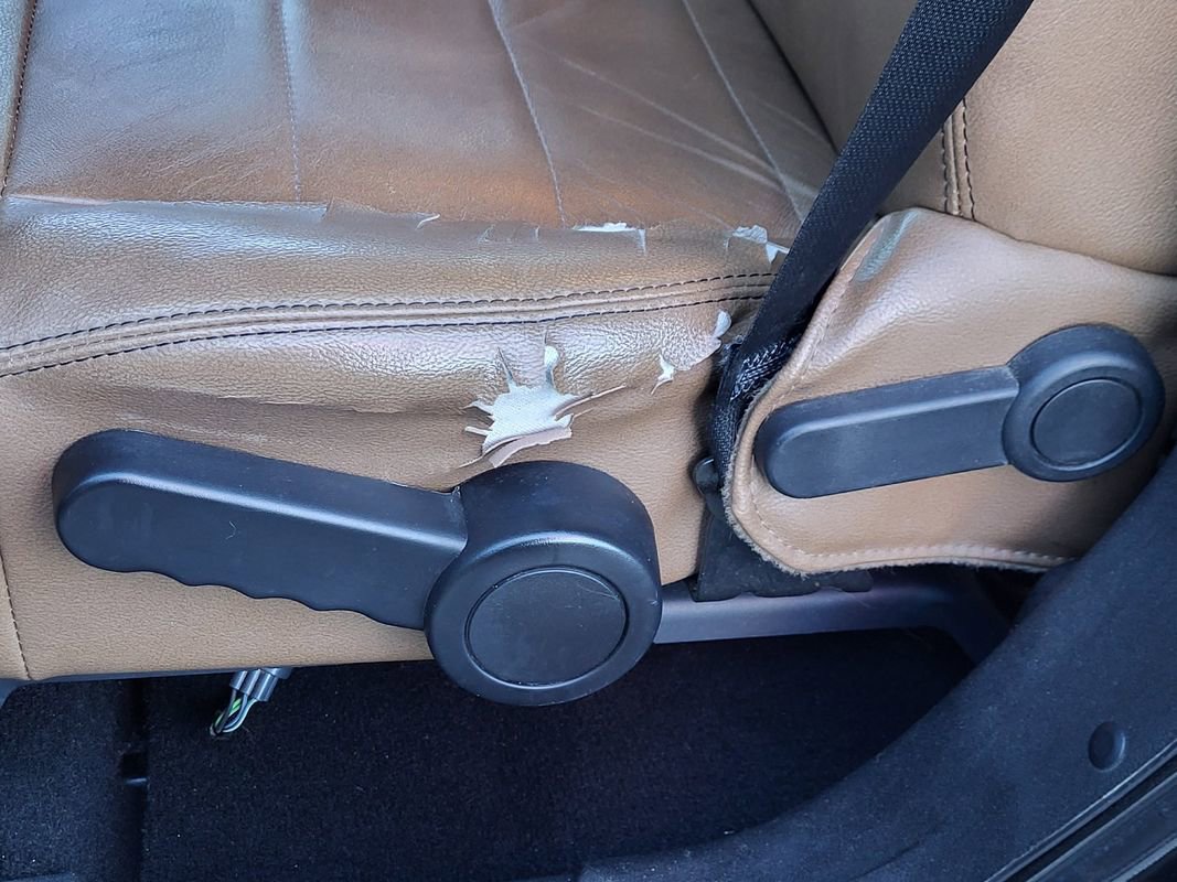 Used 2012 Jeep Wrangler Unlimited Sahara w/ Dual Top Group image 15