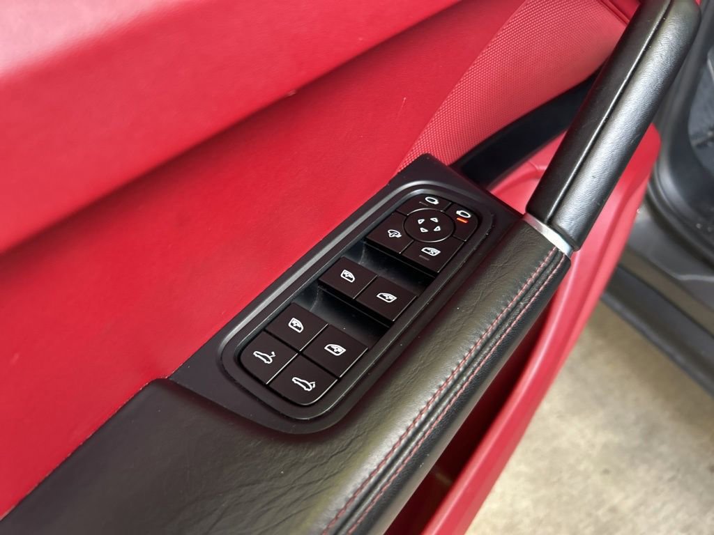 Used 2022 Porsche Cayenne w/ Premium Package Plus image 38