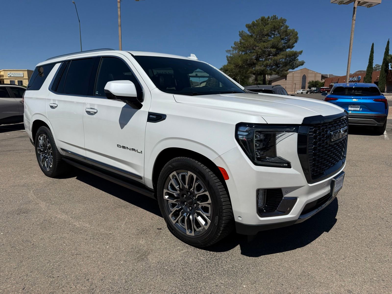 Used 2024 GMC Yukon Denali Ultimate AWD/4WD image 3