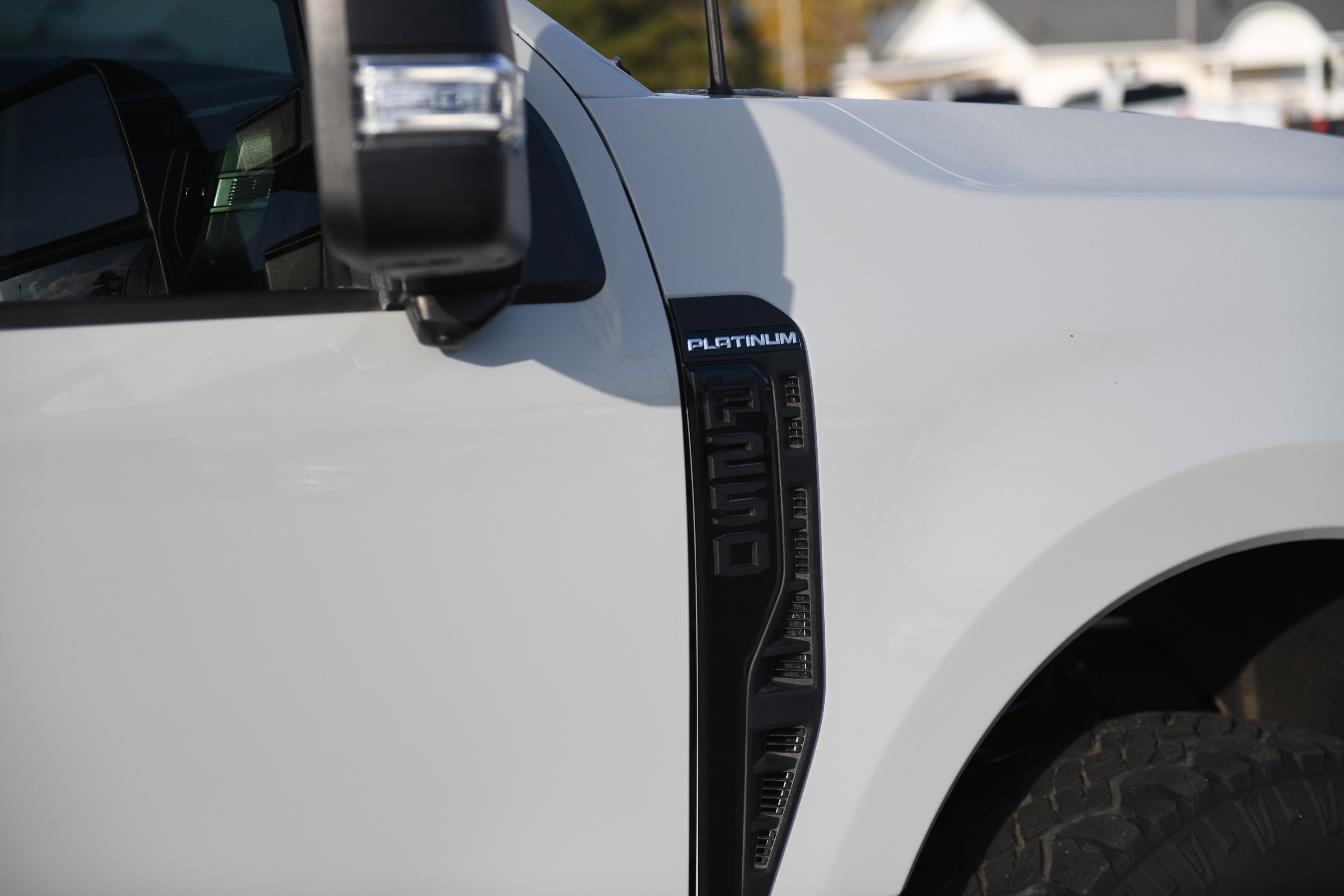 Used 2025 Ford F250 Platinum w/ Tremor Off-Road Package image 4