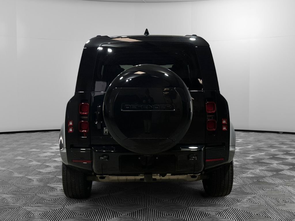 Used 2024 Land Rover Defender 110 X-Dynamic SE image 4