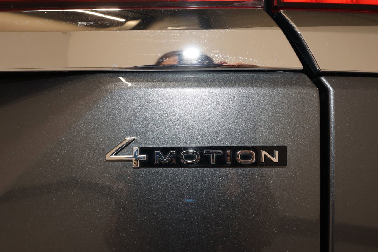 Used 2025 Volkswagen Atlas SE image 35