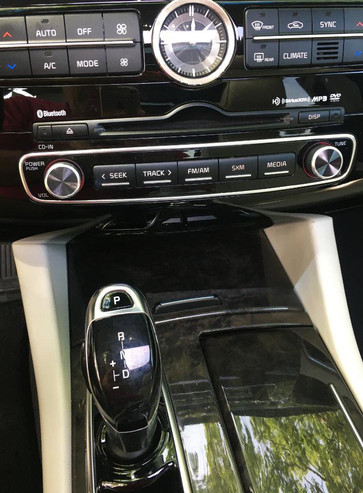 Used 2015 Kia K900 Luxury RWD image 28
