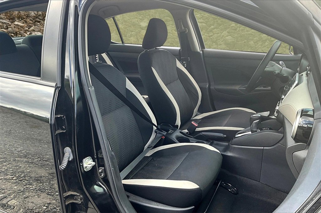 Used 2021 Nissan Versa SV image 7