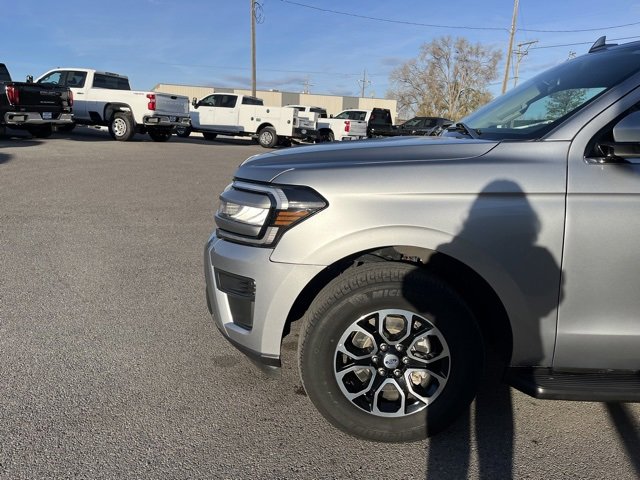 Used 2023 Ford Expedition Max XLT image 5