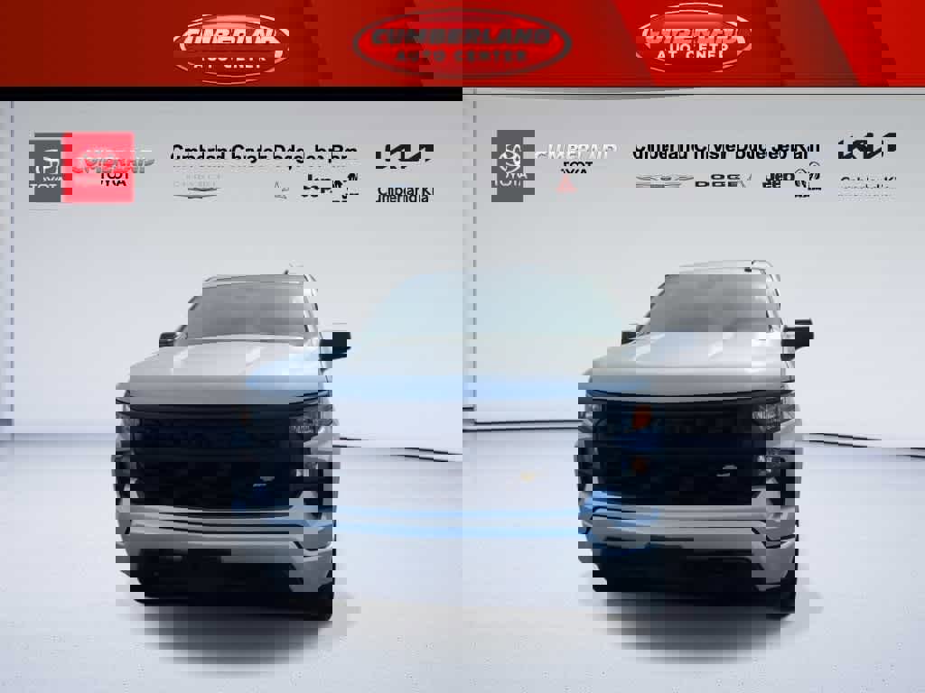 Used 2022 Chevrolet Silverado 1500 Custom image 3