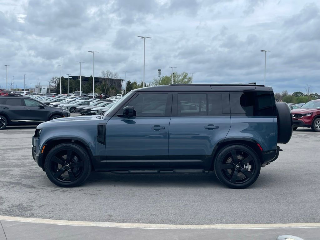 Used 2025 Land Rover Defender 110 X-Dynamic SE image 4