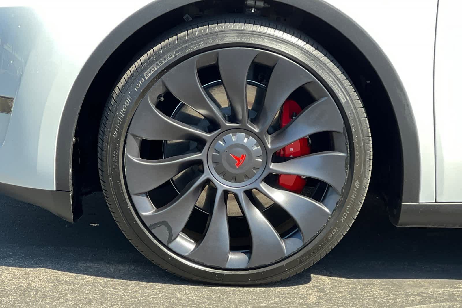 Used 2024 Tesla Model Y Performance image 26