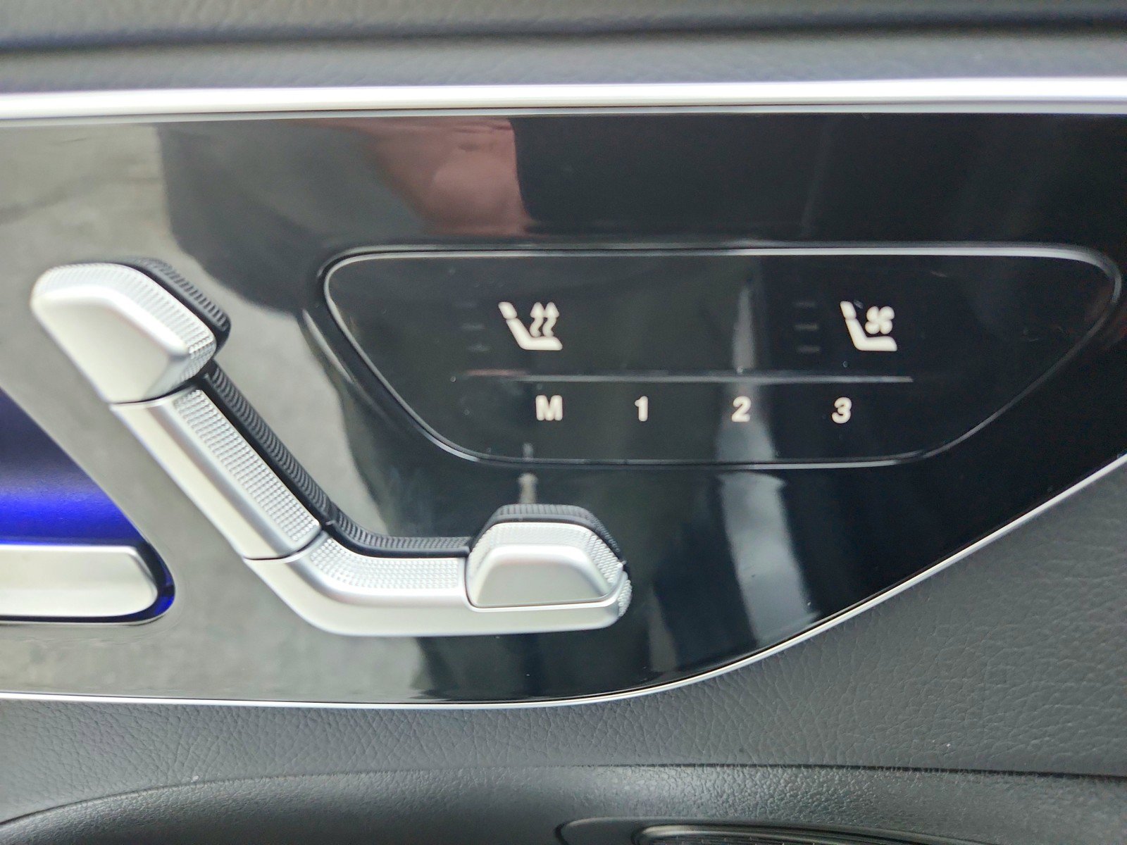 Certified 2025 Mercedes-Benz C 300 Sedan w/ Advanced USB Package image 19