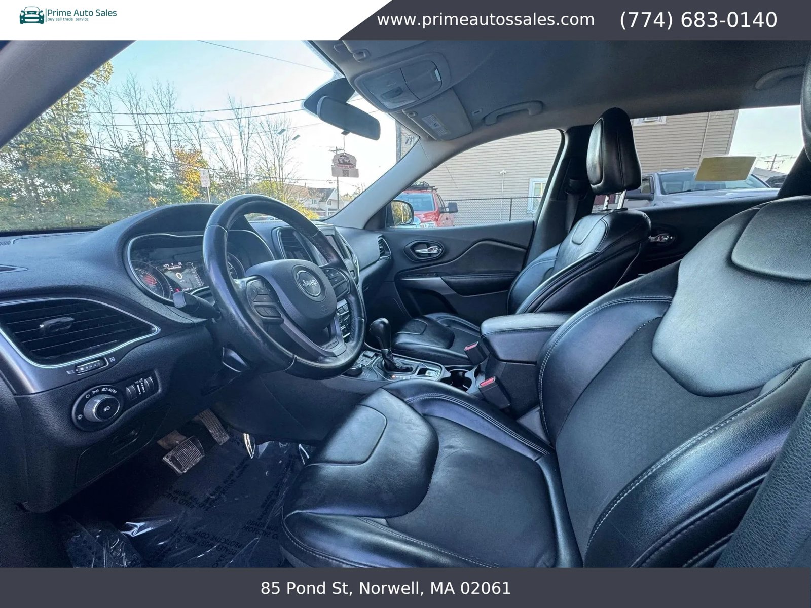 Used 2019 Jeep Cherokee Latitude Plus AWD/4WD image 9