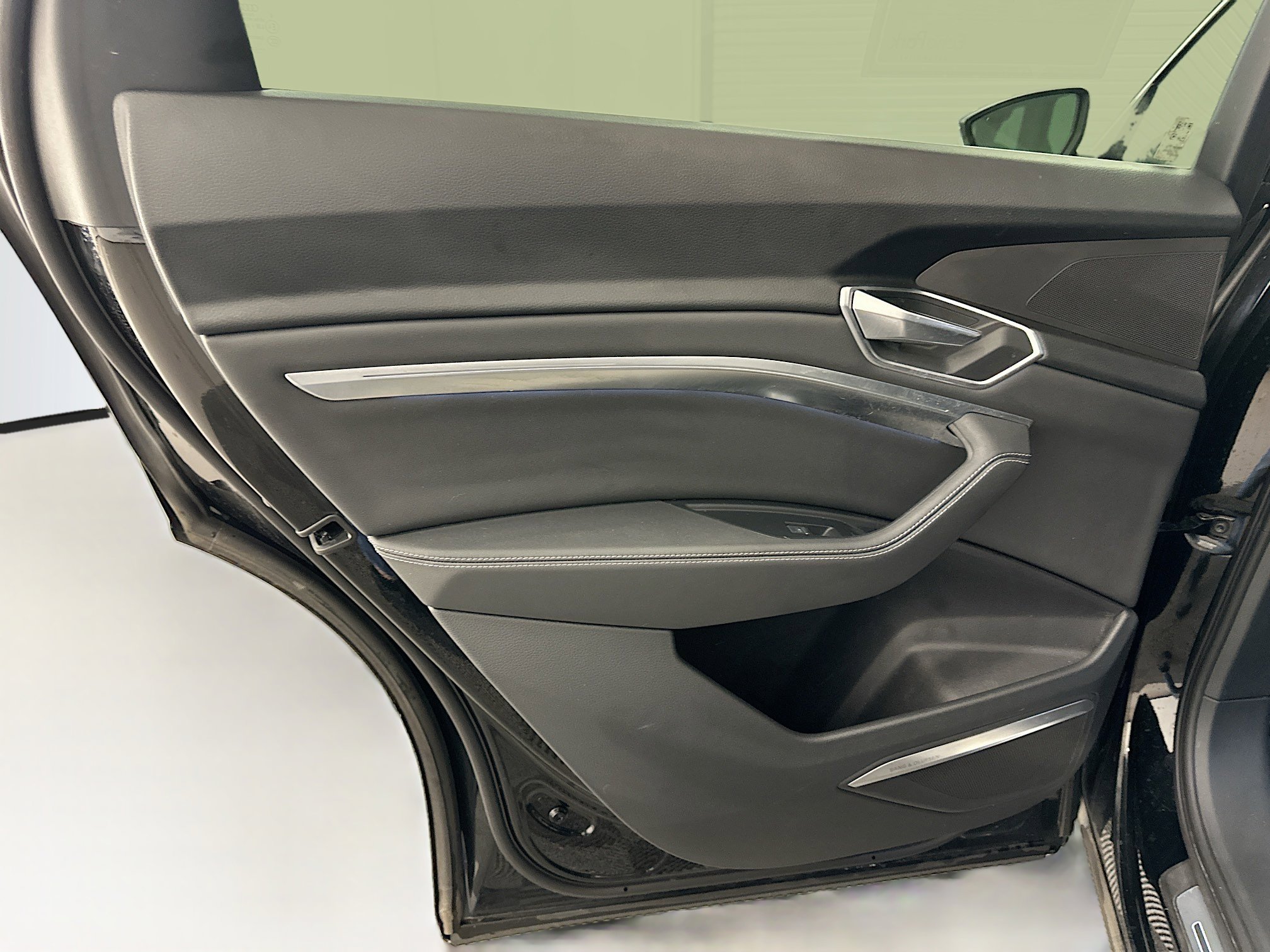 Used 2023 Audi e-tron Premium Plus w/ Premium Plus Package image 28