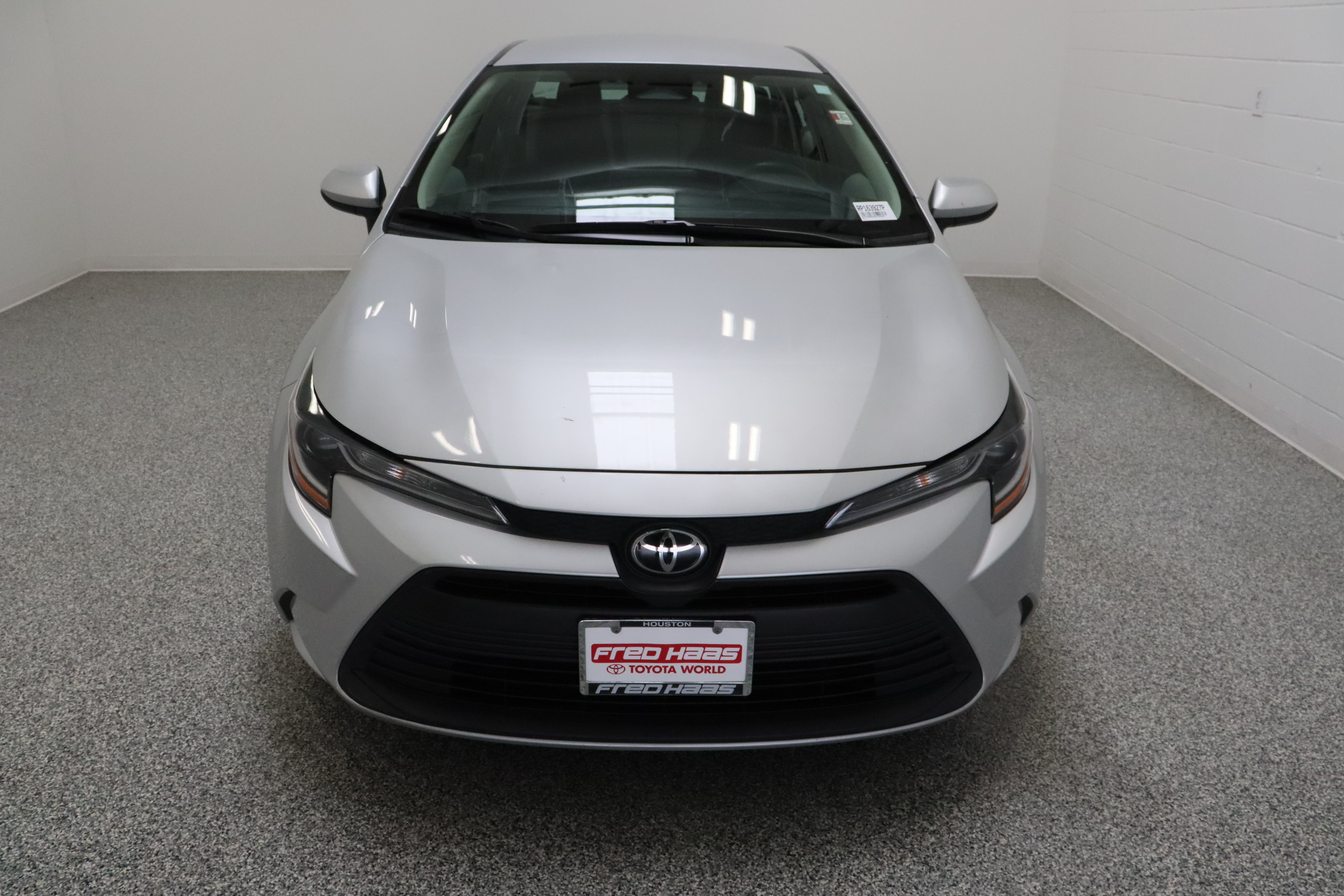 Used 2024 Toyota Corolla LE FWD image 3
