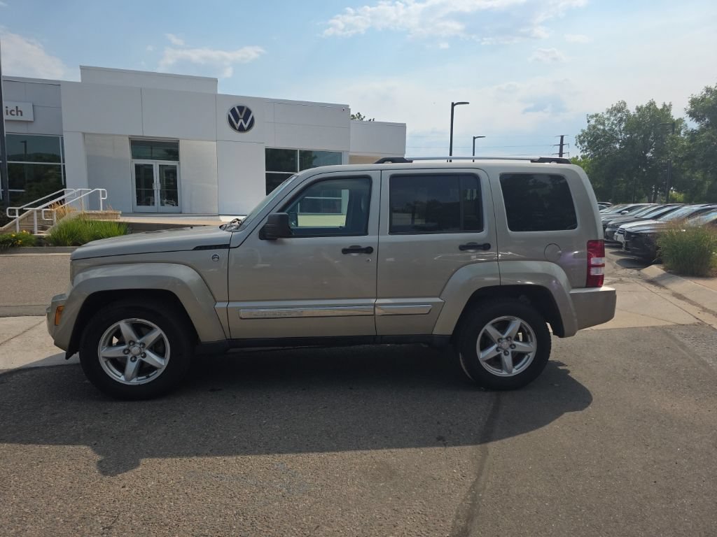 Used 2011 Jeep Liberty Limited w/ Comfort/Convenience Group AWD/4WD image 2