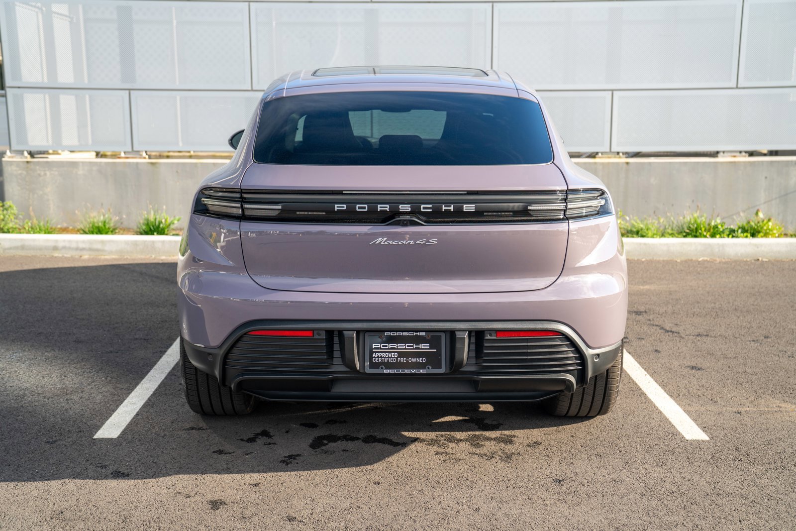 Certified 2025 Porsche Macan 4S Electric AWD/4WD image 7