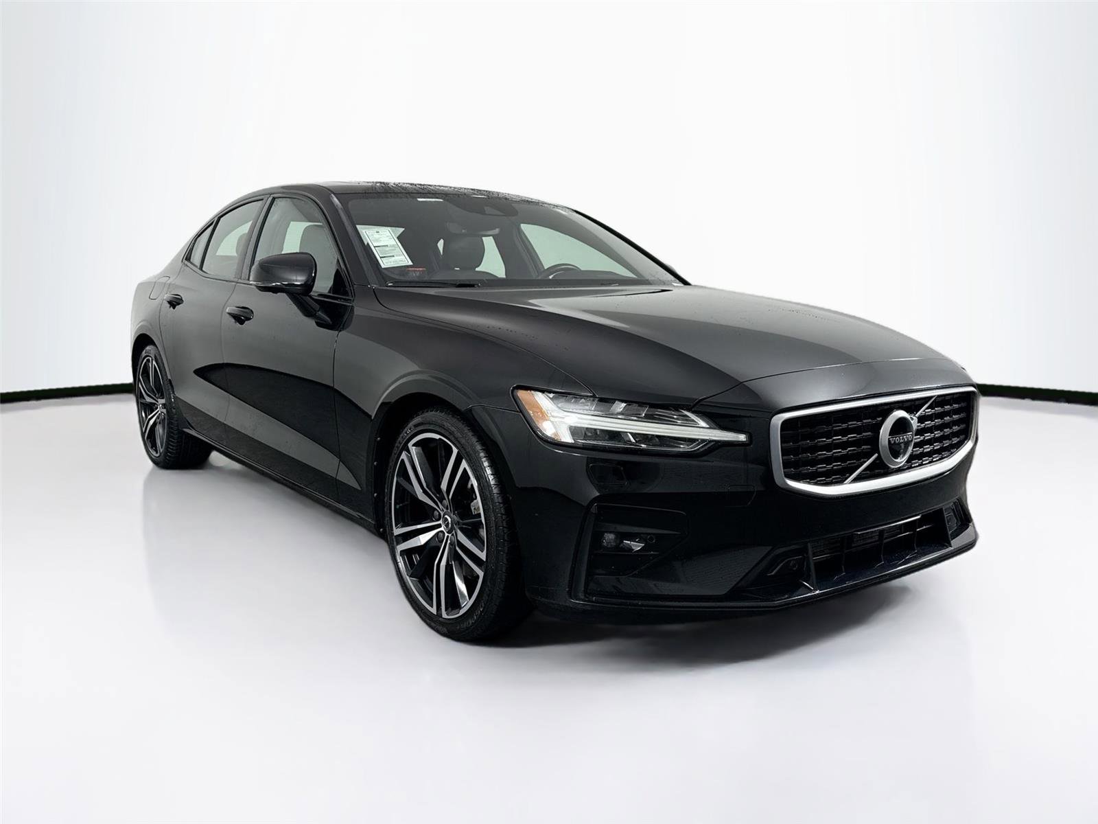 Used 2019 Volvo S60 T5 R-Design image 10