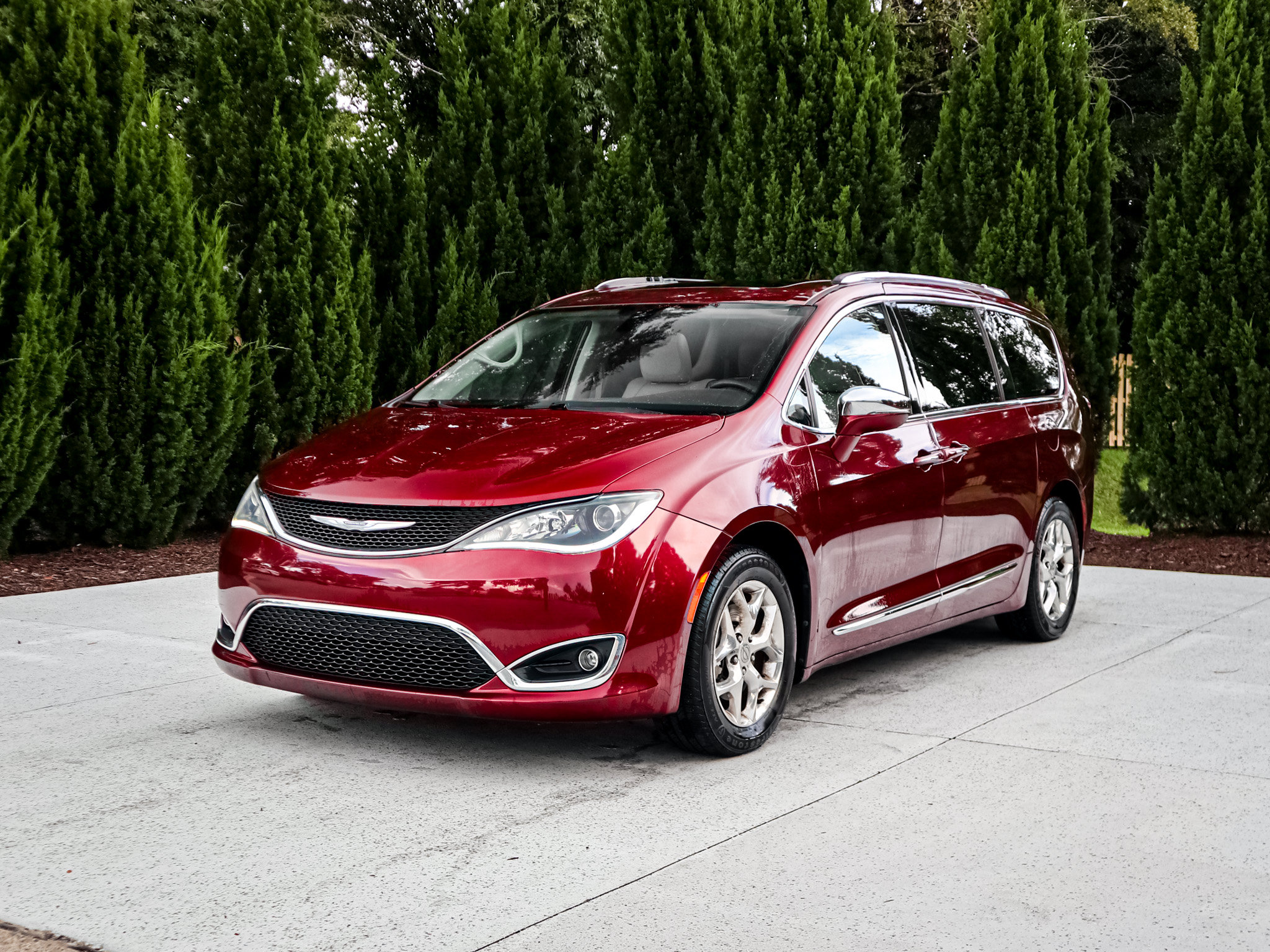 Used 2017 Chrysler Pacifica Limited FWD image 5