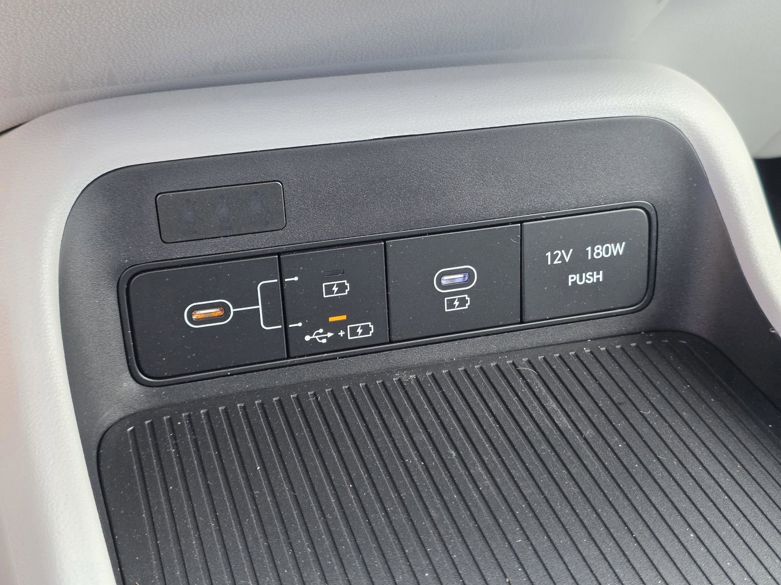 Used 2024 Hyundai Kona SE image 27