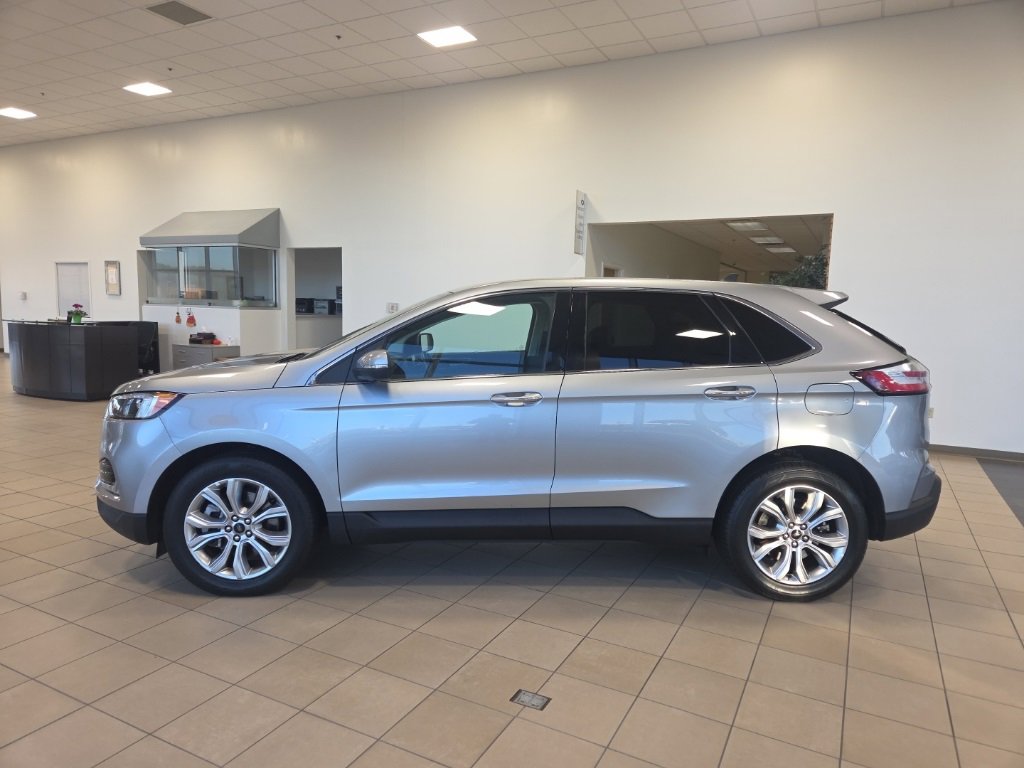 Used 2024 Ford Edge Titanium image 2