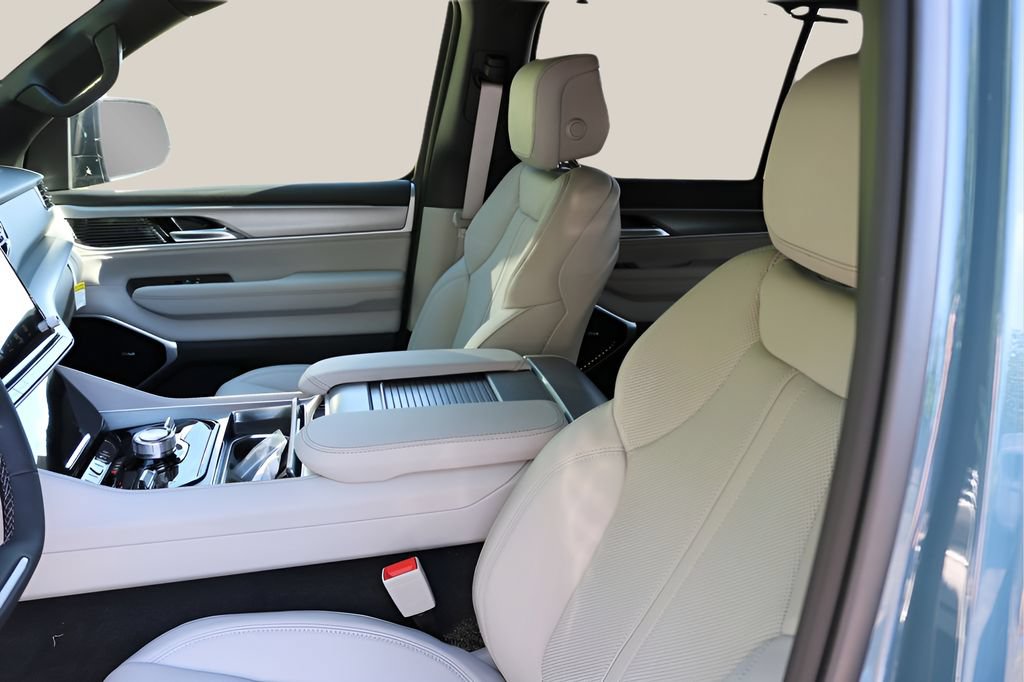 New 2026 Jeep Grand Wagoneer Limited AWD/4WD image 13