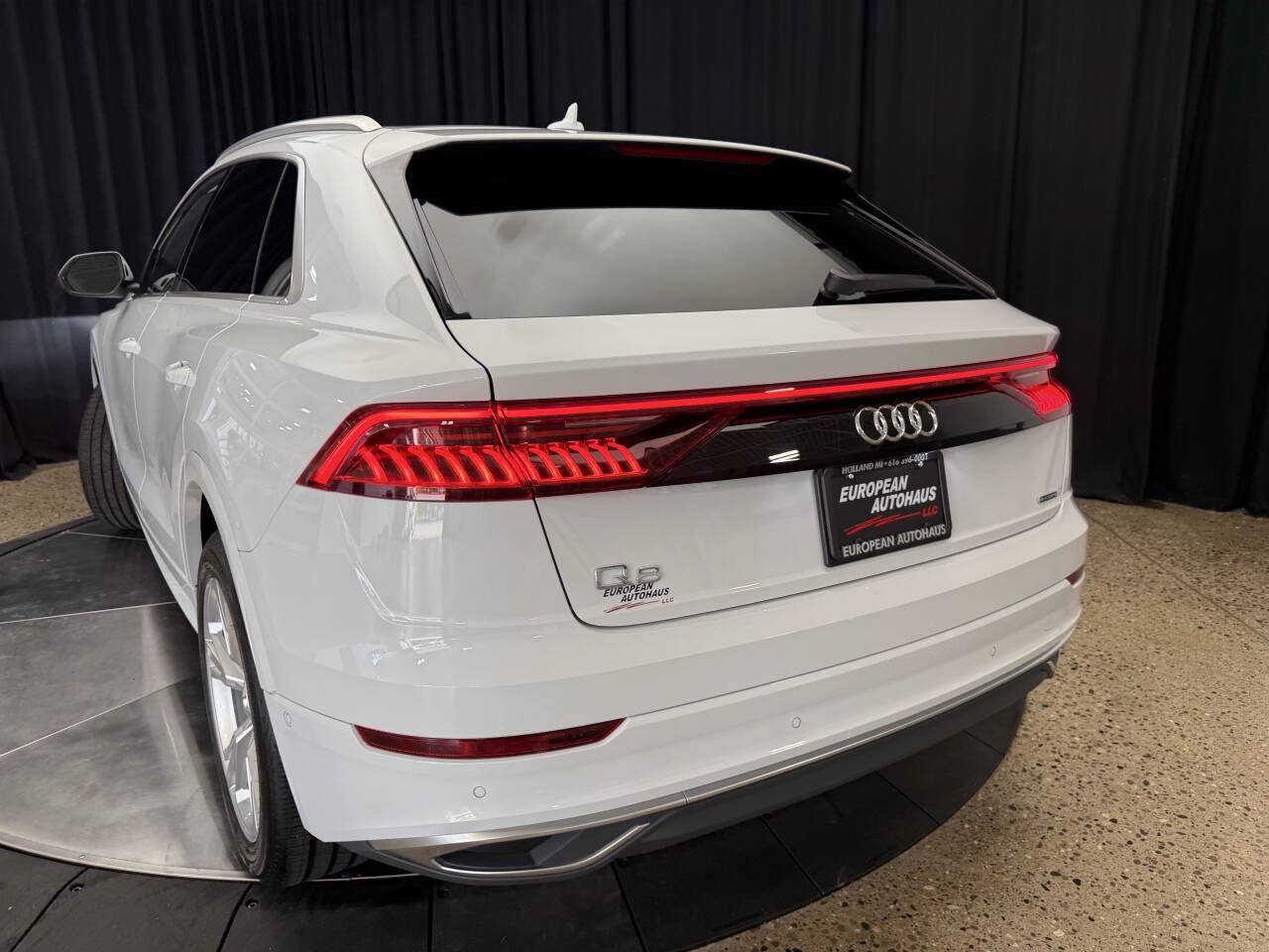 Used 2023 Audi Q8 Premium w/ Convenience Package AWD/4WD image 7