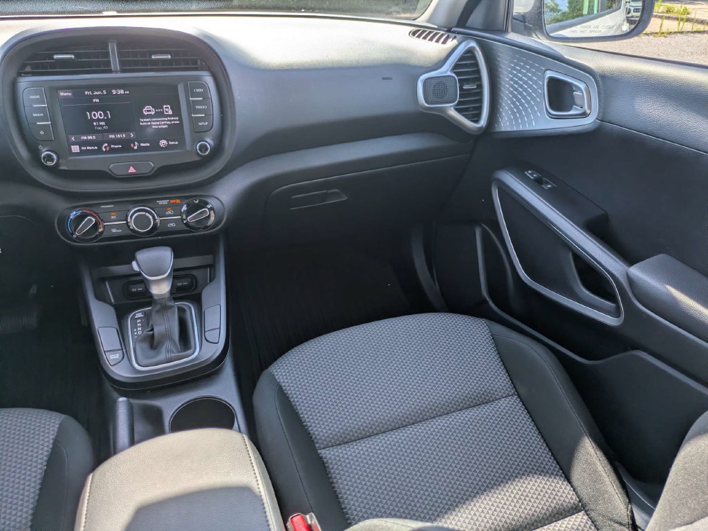 Used 2024 Kia Soul LX w/ Option Group 015 FWD image 17