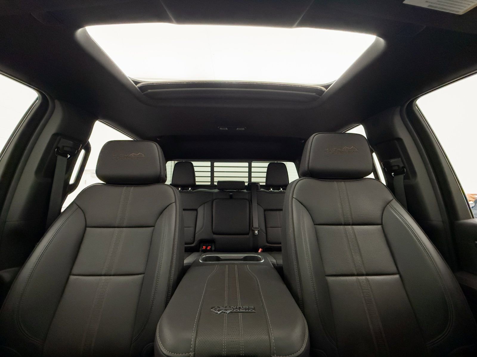 Used 2024 Chevrolet Silverado 2500 High Country w/ High Country Premium Package image 9