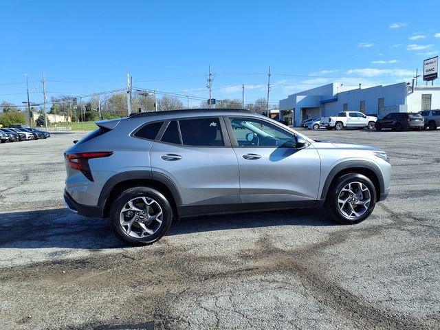 Used 2025 Chevrolet Trax LT w/ LT Convenience Package FWD image 15