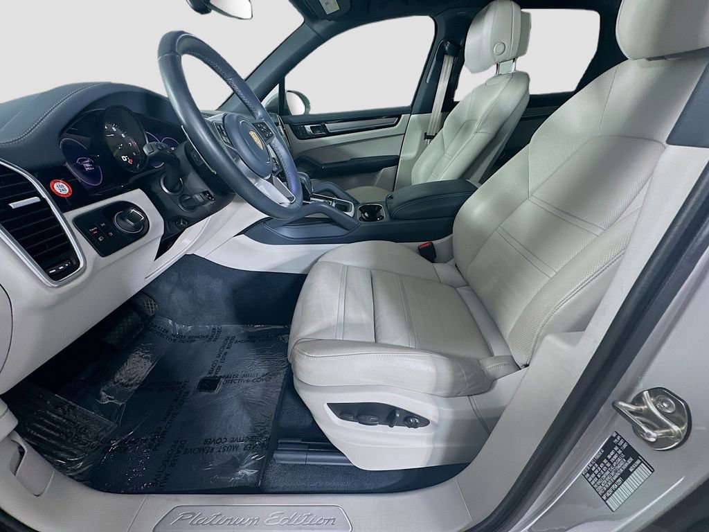 Certified 2023 Porsche Cayenne Platinum Edition image 5