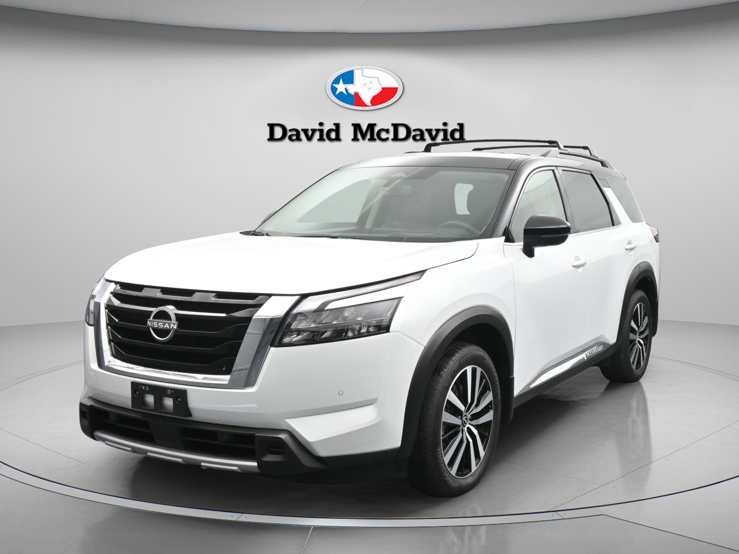 Used 2025 Nissan Pathfinder Platinum w/ Cargo Package AWD/4WD image 4