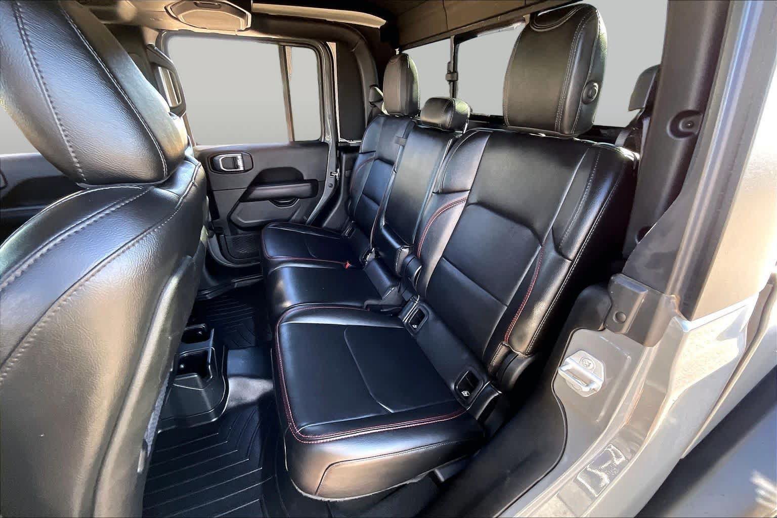 Used 2022 Jeep Gladiator Rubicon w/ Cold Weather Group AWD/4WD image 19