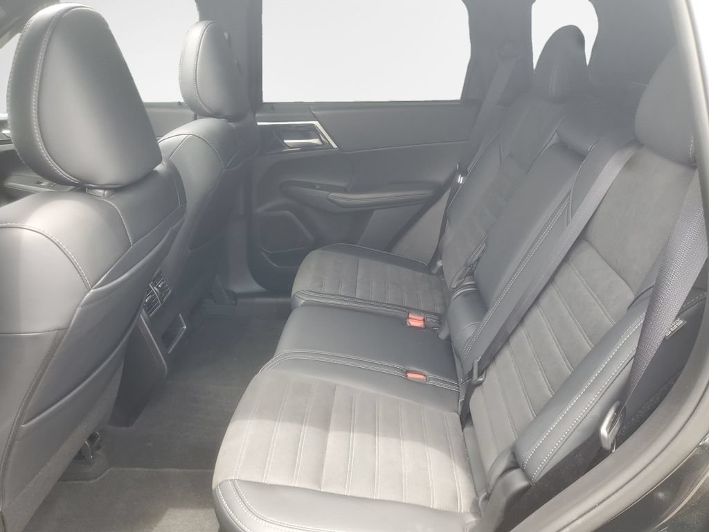 Used 2024 Mitsubishi Outlander SE Black Edition AWD/4WD image 24