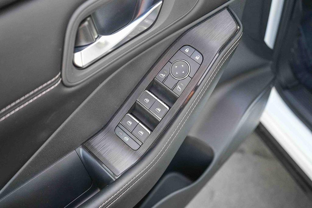 Used 2025 Nissan Rogue SL FWD image 19