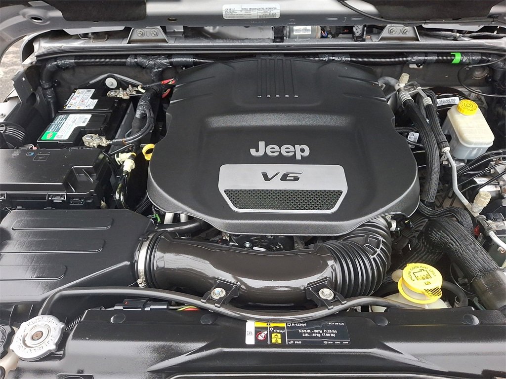 Used 2017 Jeep Wrangler Unlimited Sahara w/ Connectivity Group image 29