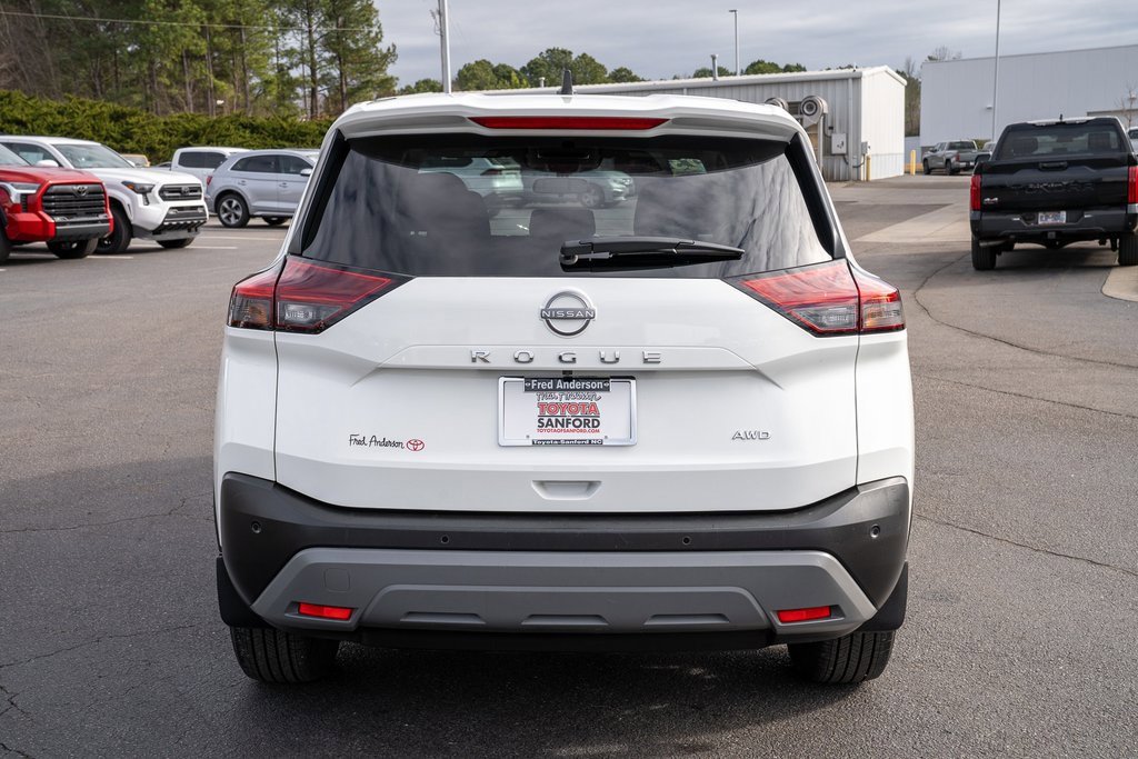 Used 2023 Nissan Rogue S image 4
