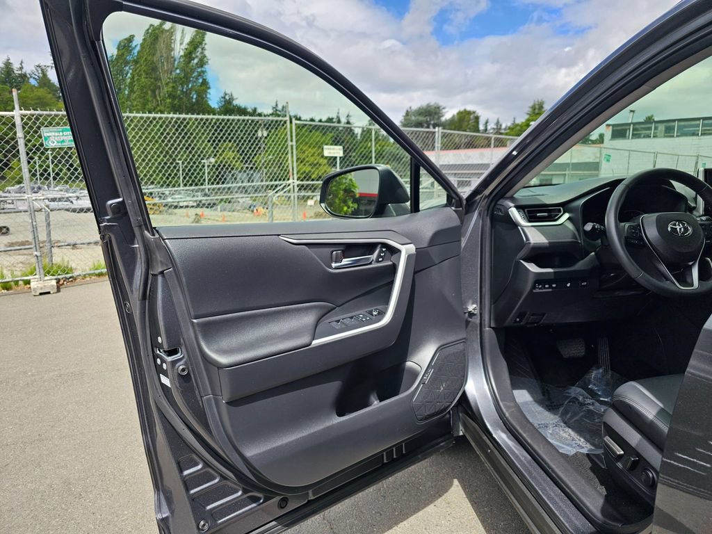 Certified 2023 Toyota RAV4 XLE Premium AWD/4WD image 18