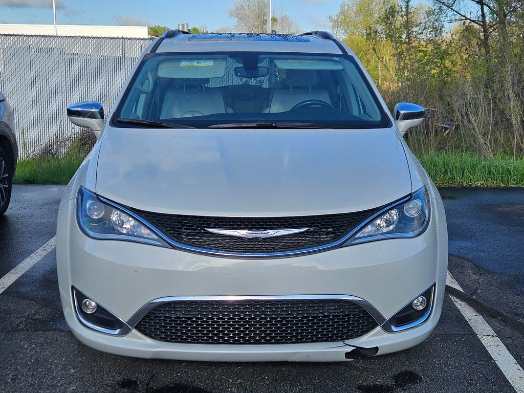 Used 2019 Chrysler Pacifica Limited FWD image 2