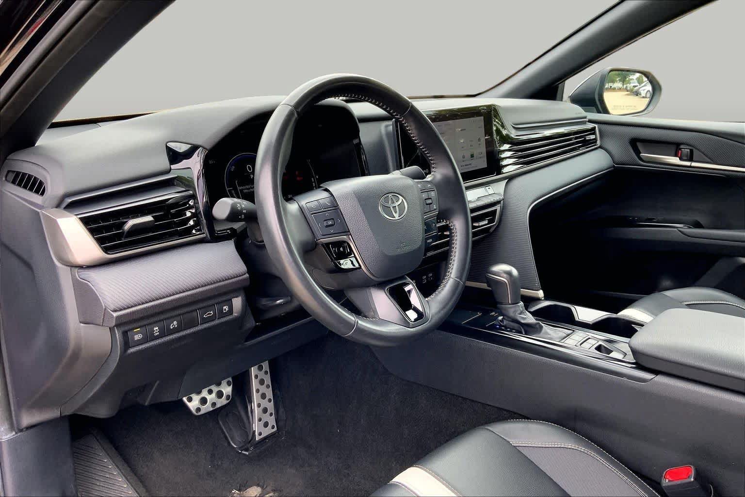 Used 2025 Toyota Camry SE FWD image 17