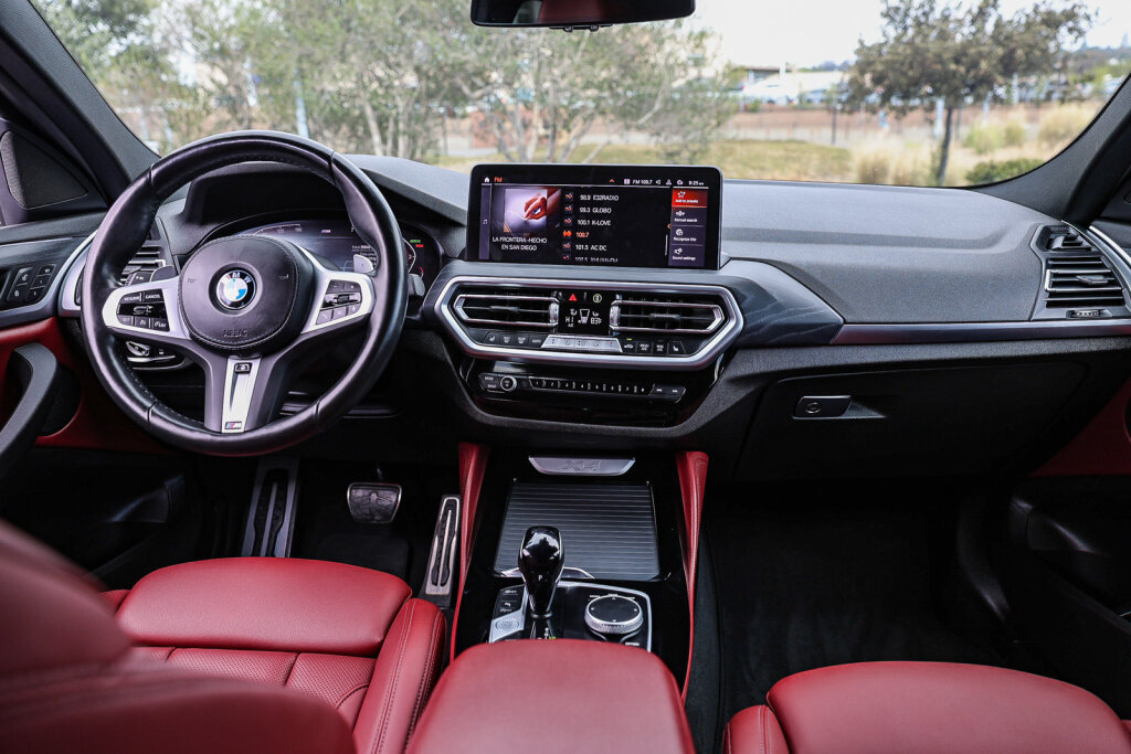 Used 2022 BMW X4 xDrive30i w/ M Sport Package 2 AWD/4WD image 2