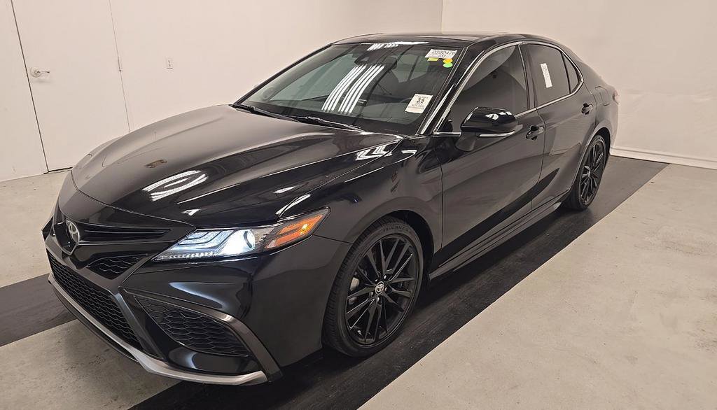 Used 2022 Toyota Camry XSE FWD image 1