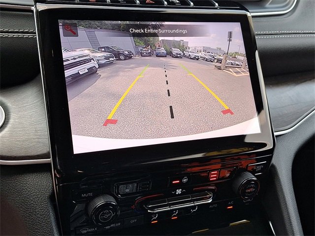 Used 2023 Jeep Grand Cherokee Limited w/ Black Appearance Package image 19