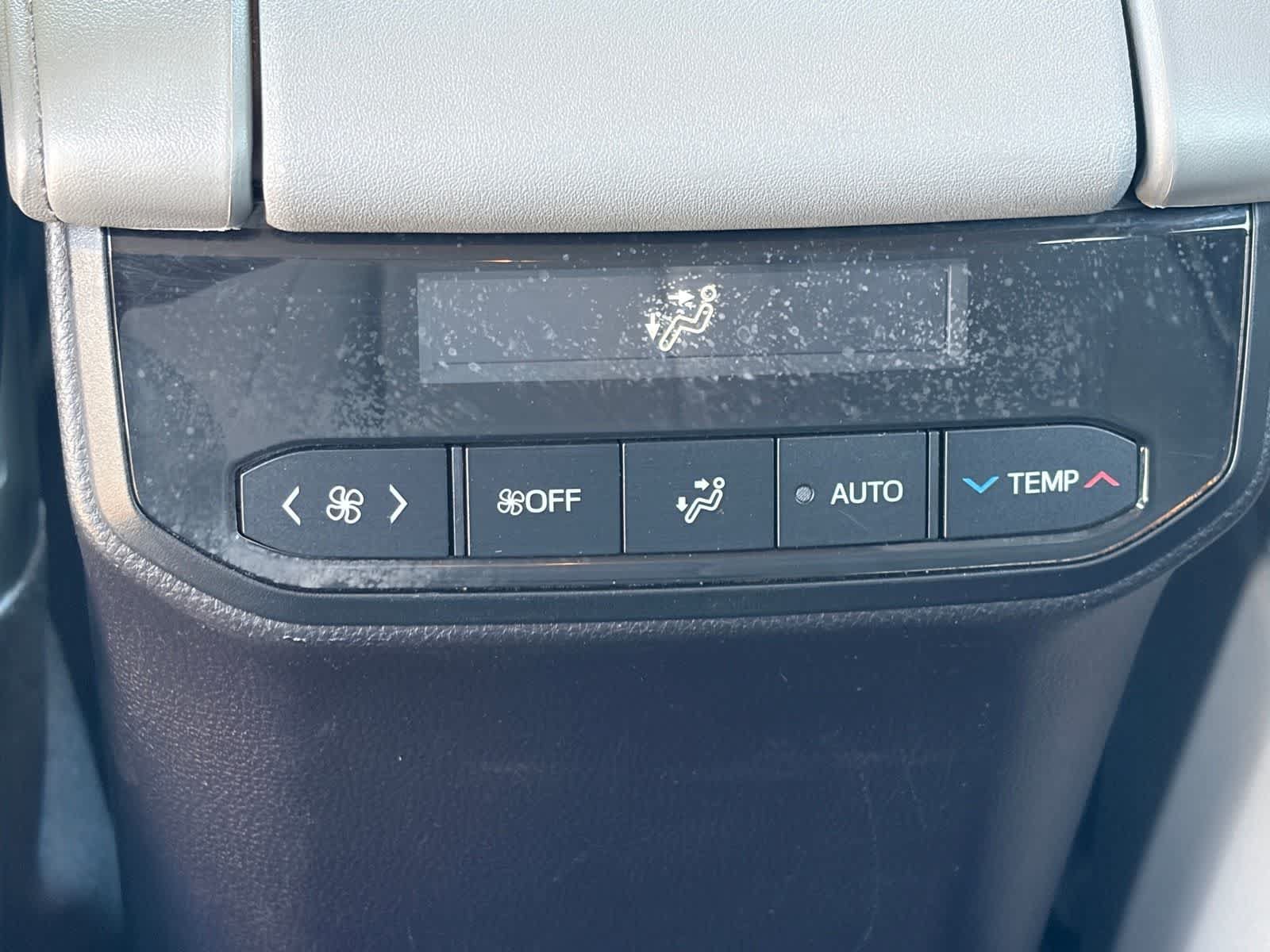 Used 2021 Toyota Highlander LE FWD image 12