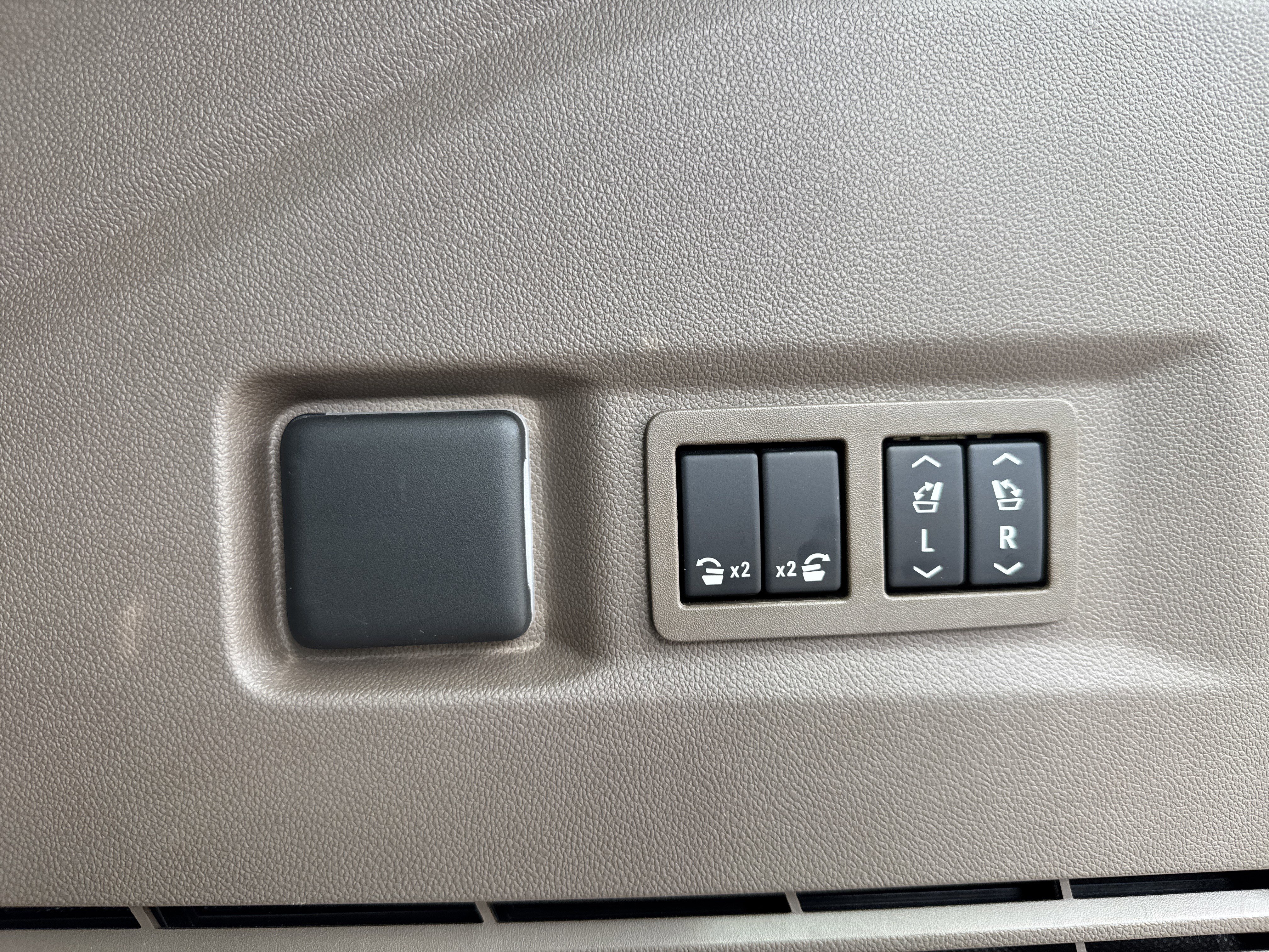 Used 2024 GMC Yukon Denali w/ Advanced Technology Package image 40