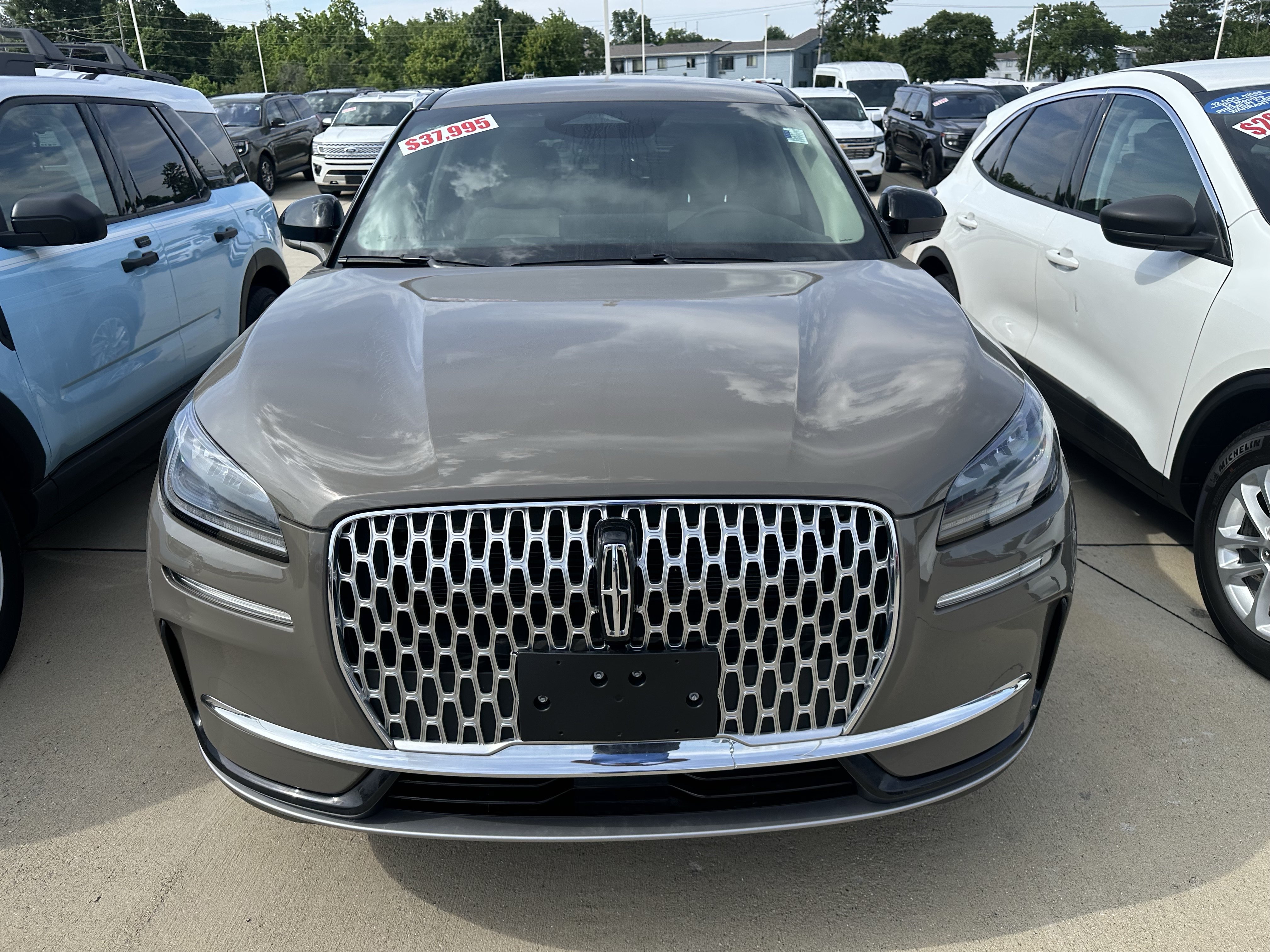Used 2025 Lincoln Corsair AWD w/ Towing Package image 13