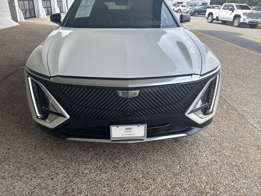 Certified 2025 Cadillac Lyriq Luxury AWD/4WD image 32